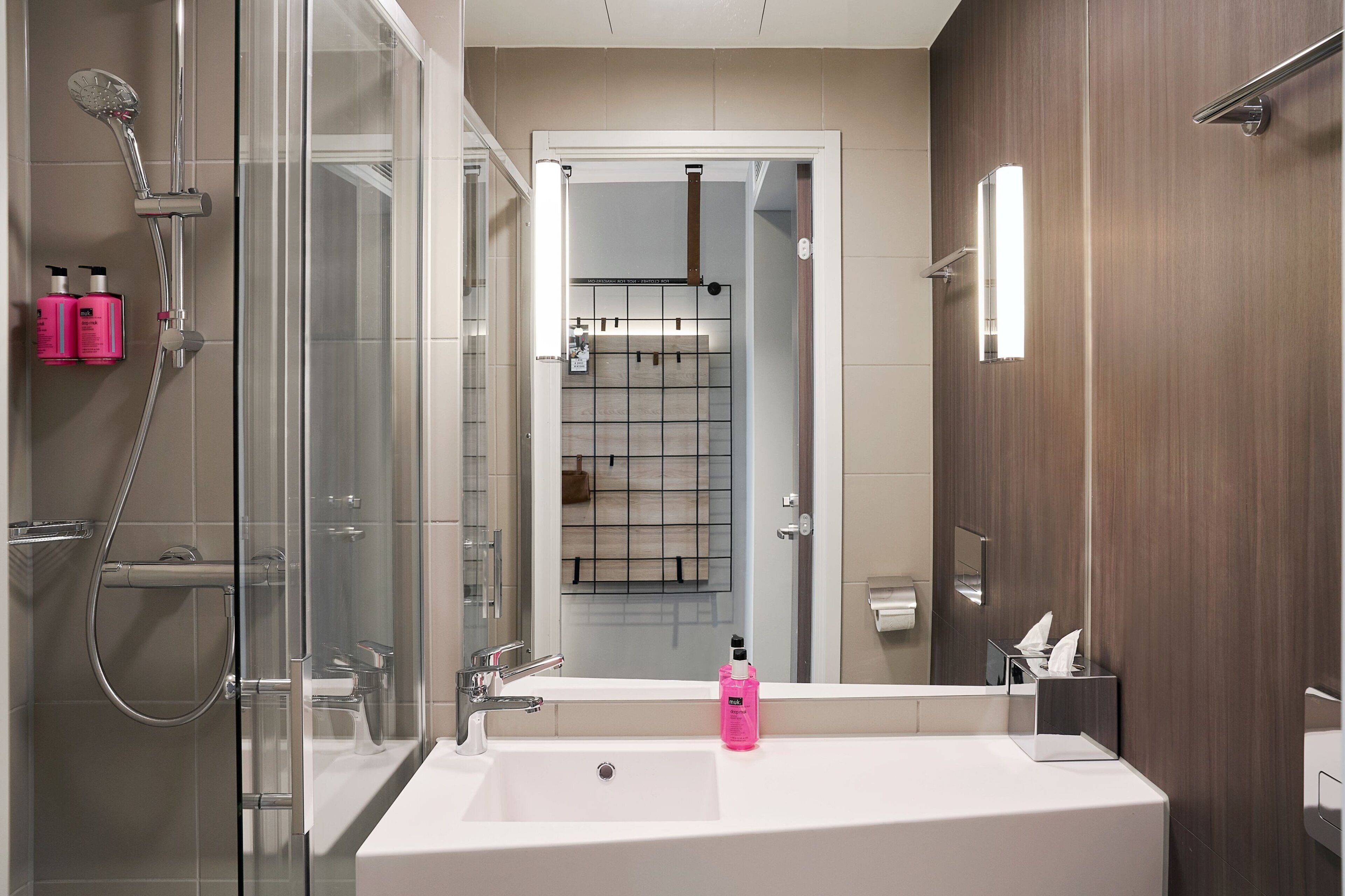 shower, rainfall showerhead, free toiletries, hair dryer