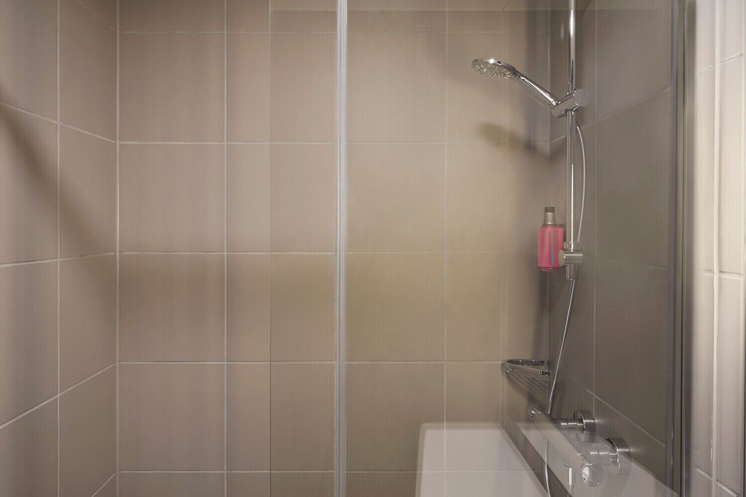 shower, rainfall showerhead, free toiletries, hair dryer