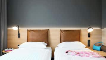 Habitación, 2 camas individuales, para no fumadores | Escritorio, cortinas blackout, insonorización y cunas gratuitas