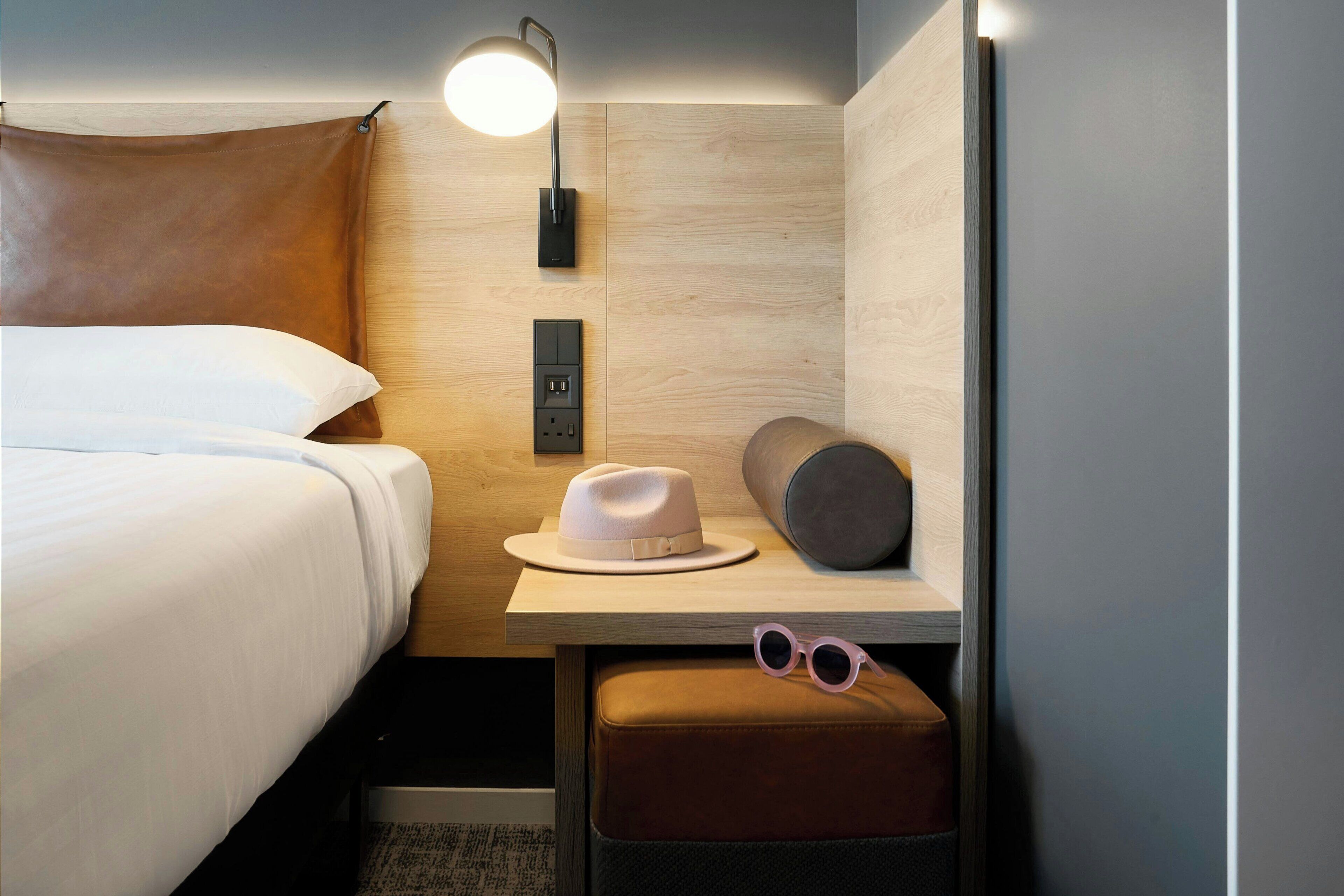 1 bedroom, desk, blackout curtains, soundproofing