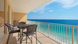 Apartamento, varias camas, bañera de hidromasaje | Balcón