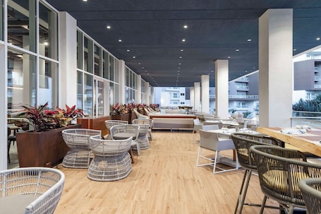 Terrace/patio. Embassy Suites By Hilton Aruba Beach Resort