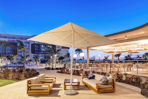 3 outdoor pools, free pool cabanas, pool umbrellas