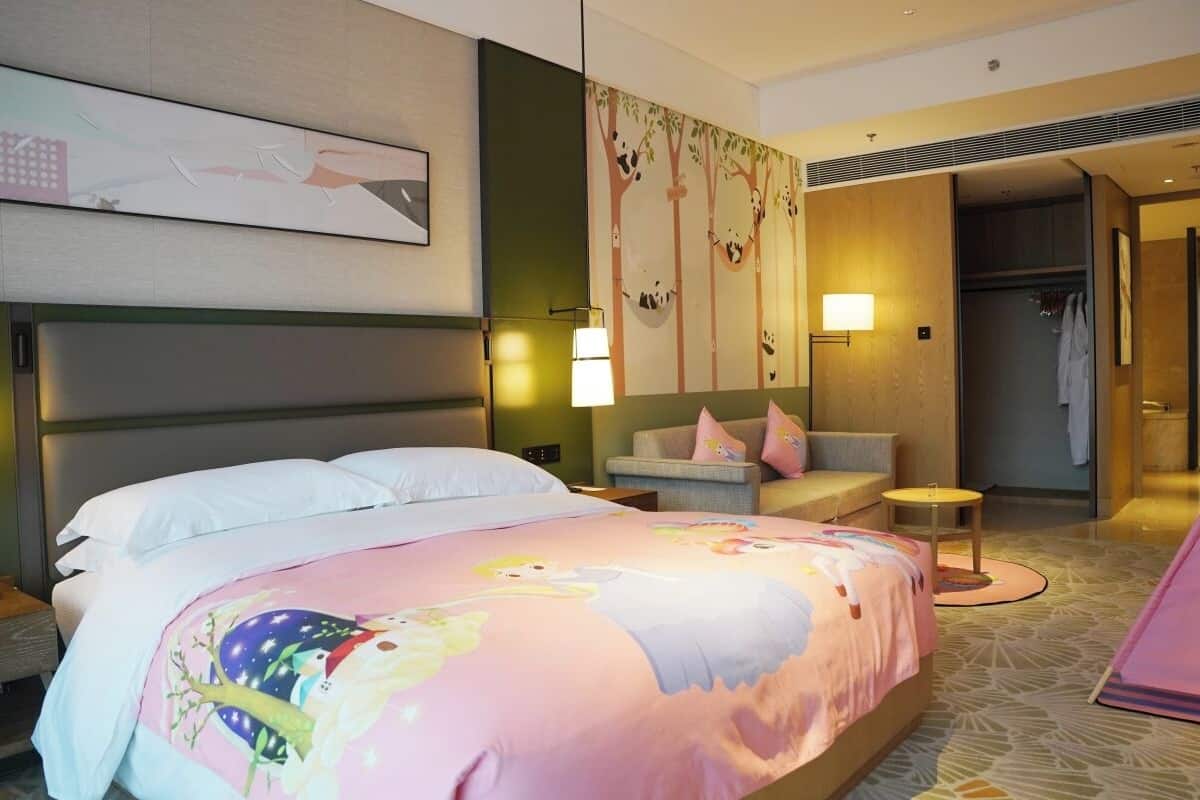 Chambre familiale, 1 très grand lit | Couette en duvet, coffre-fort, rideaux d’obscurcissement