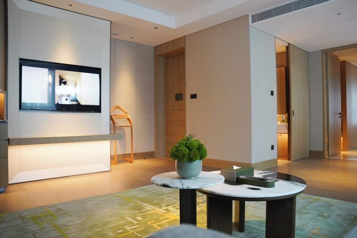Deluxe Suite, 1 King Bed | Down comforters, in-room safe, laptop workspace, blackout drapes