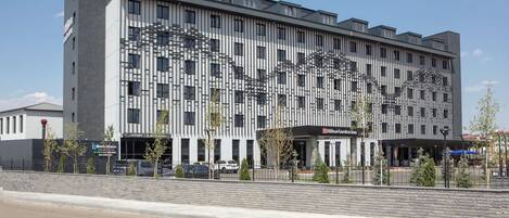A Hilton Garden Inn with a modern facade, multiple floors, and a prominent entrance.