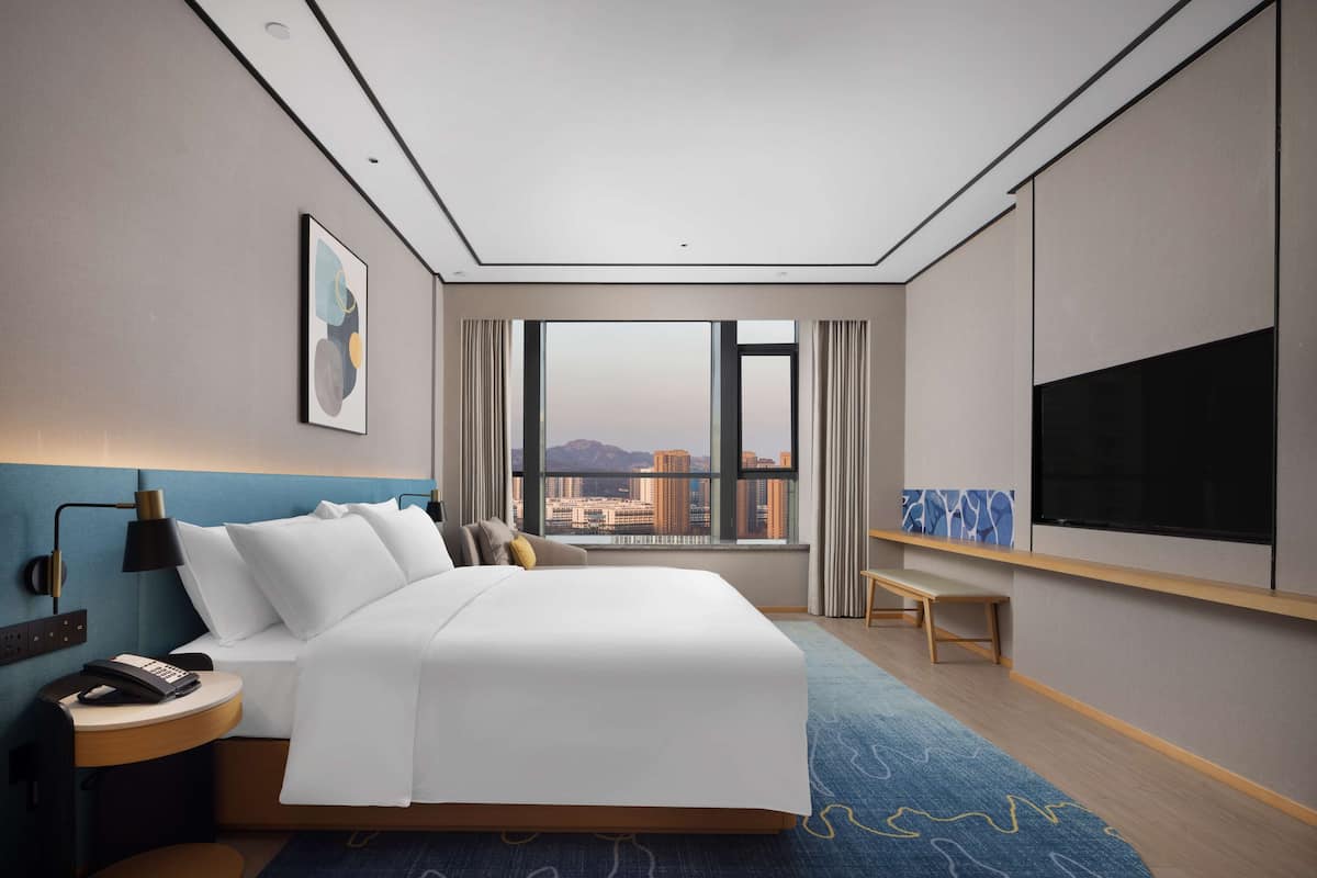 Suite Deluxe, 1 cama King size | Edredón, caja de seguridad en la habitación y escritorio