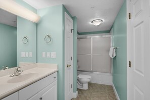 Appart'hôtel, plusieurs lits, bain à remous | Salle de bain