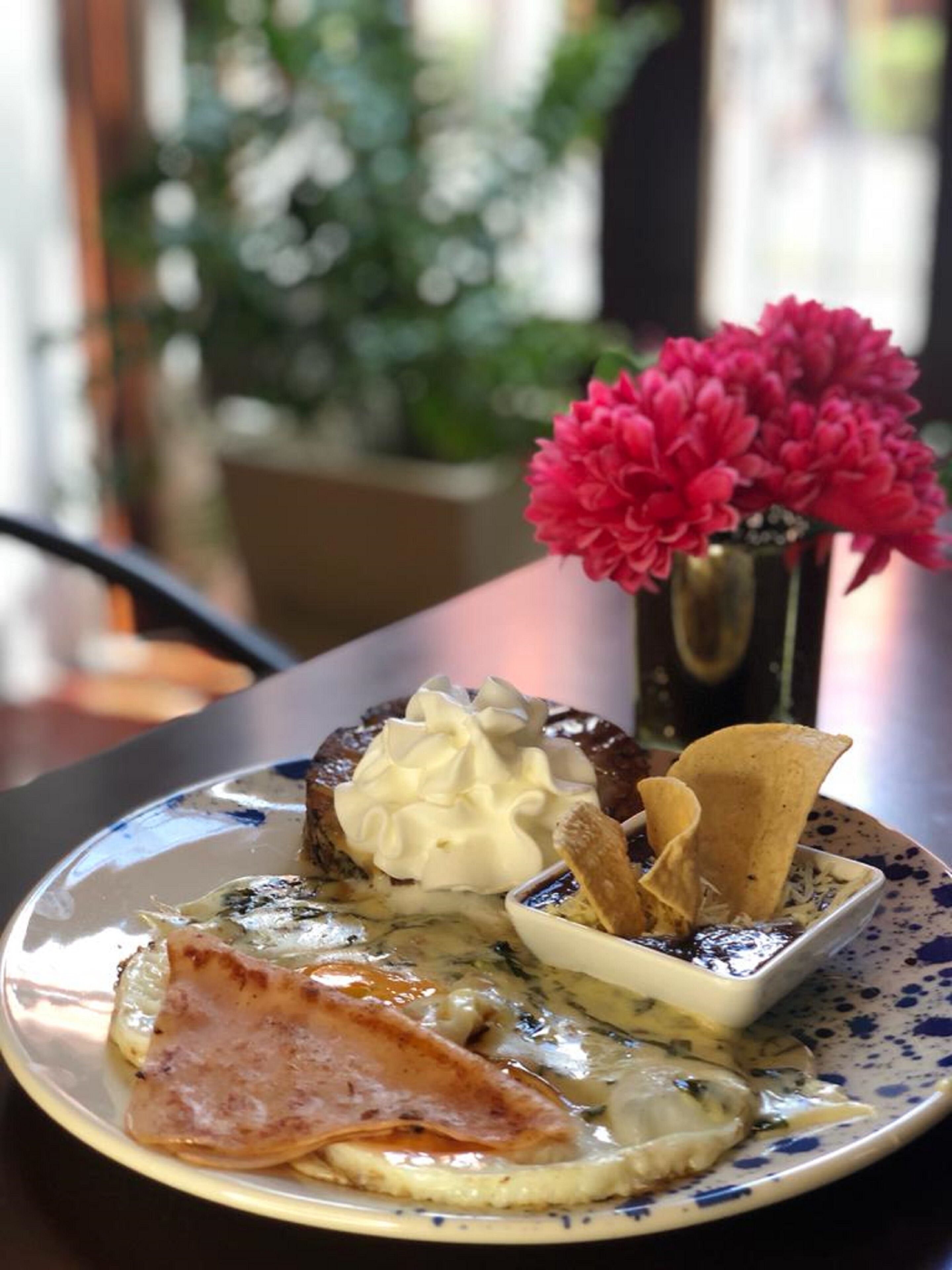 daily cooked-to-order breakfast (mxn 220 per person)