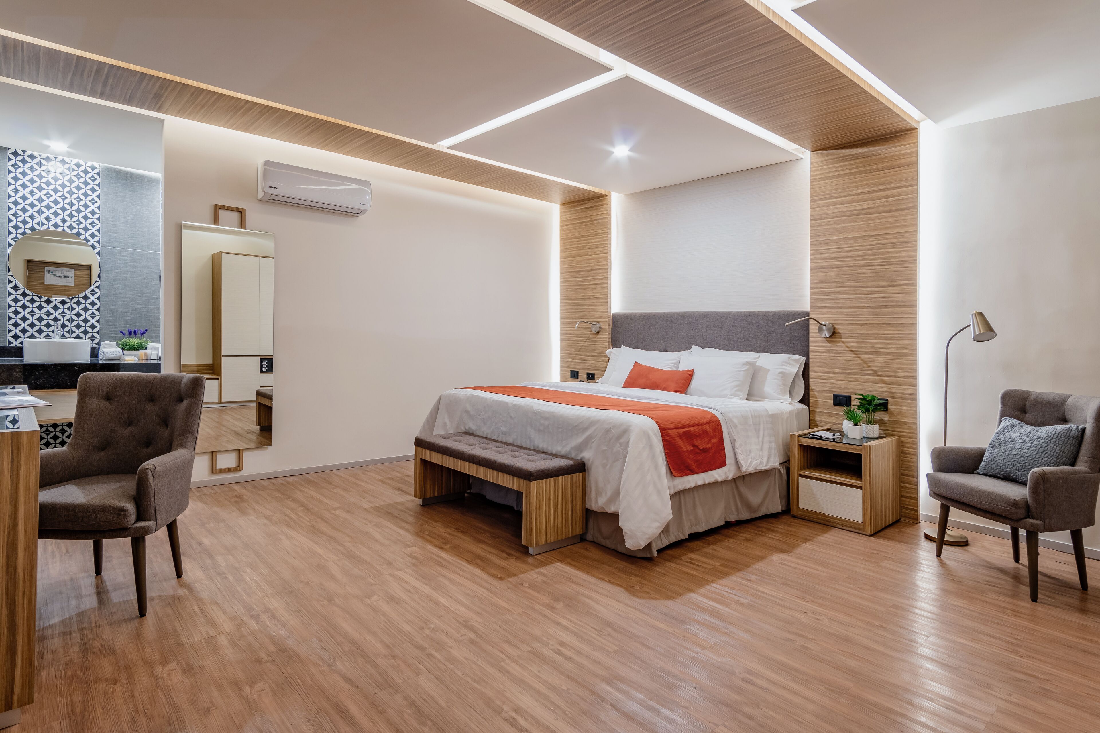 In-room safe, desk, laptop workspace, free WiFi