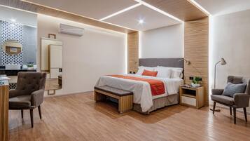 Cassaforte in camera, una scrivania, postazione laptop, Wi-Fi gratuito