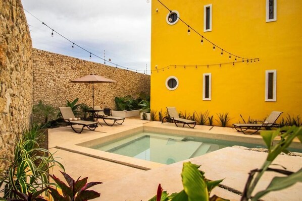 12 outdoor pools, open 10:00 AM to 9:00 PM, free pool cabanas