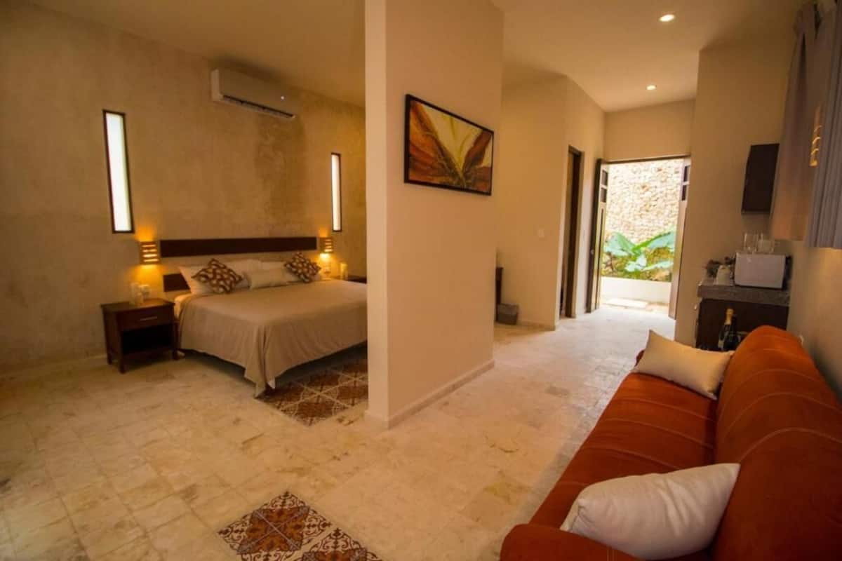 Deluxe Room | Laptop workspace, blackout curtains, iron/ironing board, free WiFi