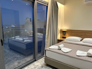 Suite - balkon - byudsigt | Mørklægningsgardiner, gratis Wi-Fi