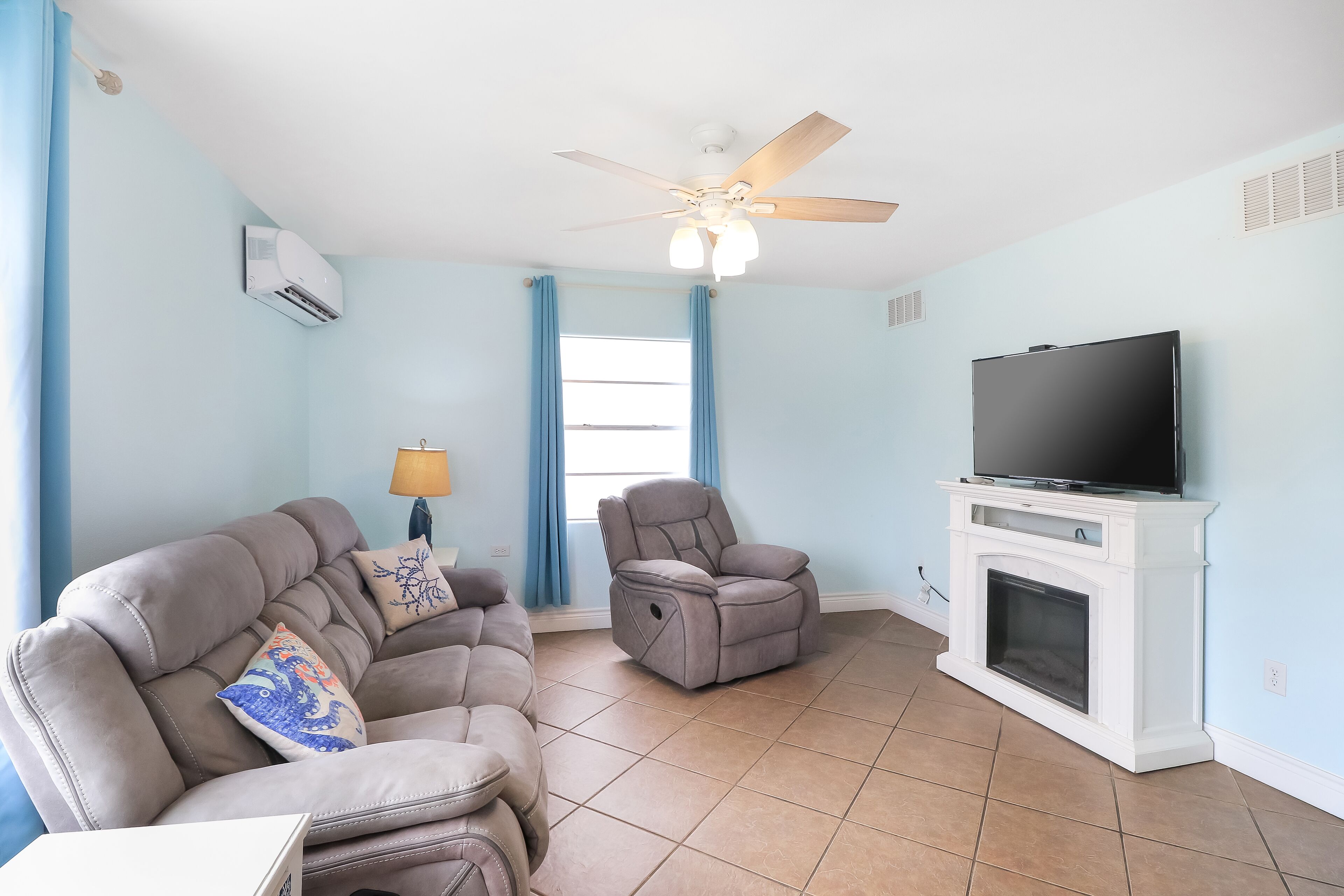 cottage | living area | flat-screen tv