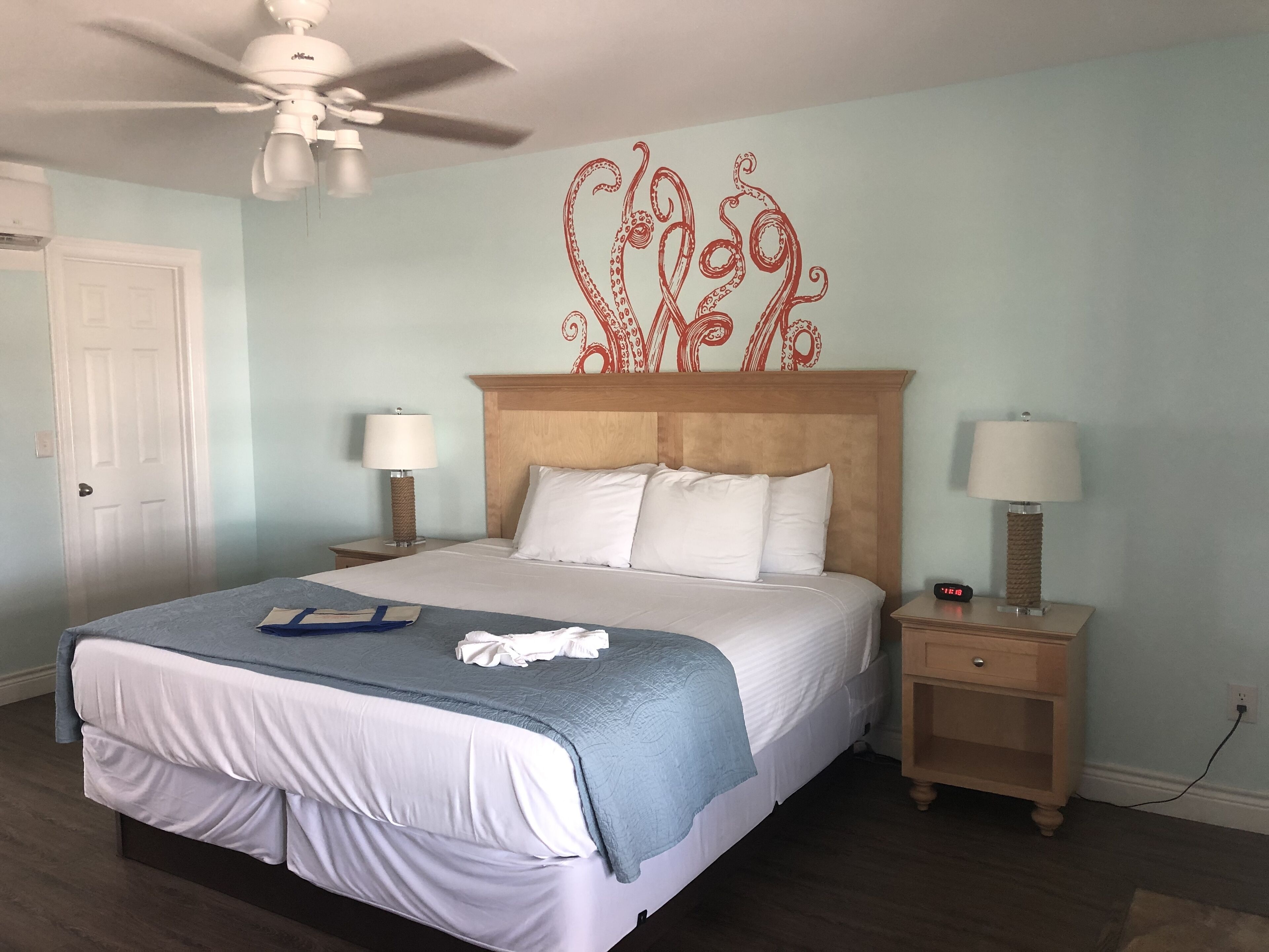 deluxe room | free wifi, bed sheets