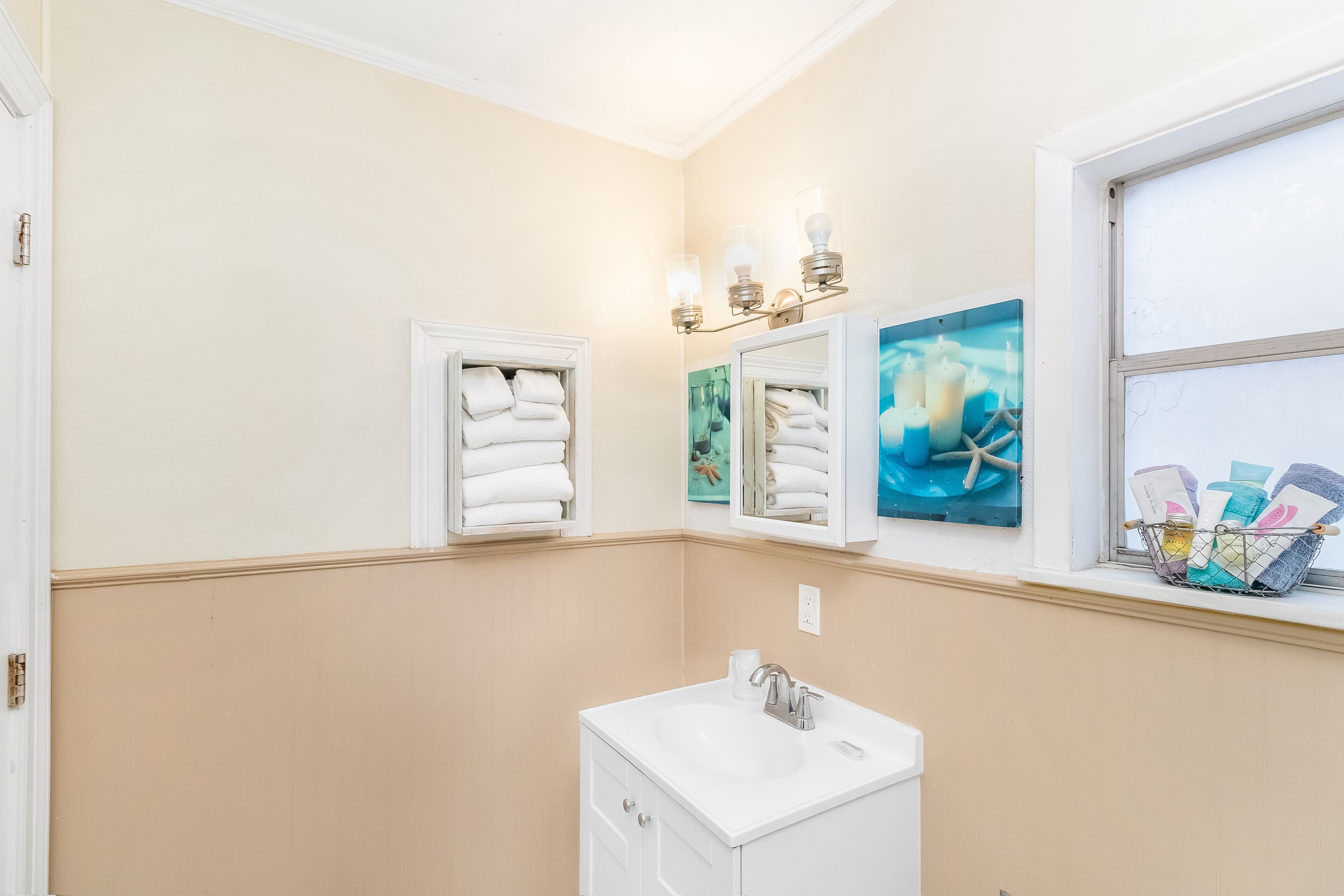 cottage | bathroom | free toiletries, towels, soap, shampoo