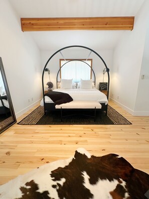 4 bedrooms, desk, free WiFi, bed sheets