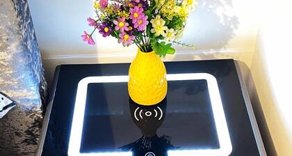 Luxury 2 Bedroom Entire Apartment - Self Check in / out – Perfect for 6 Guests