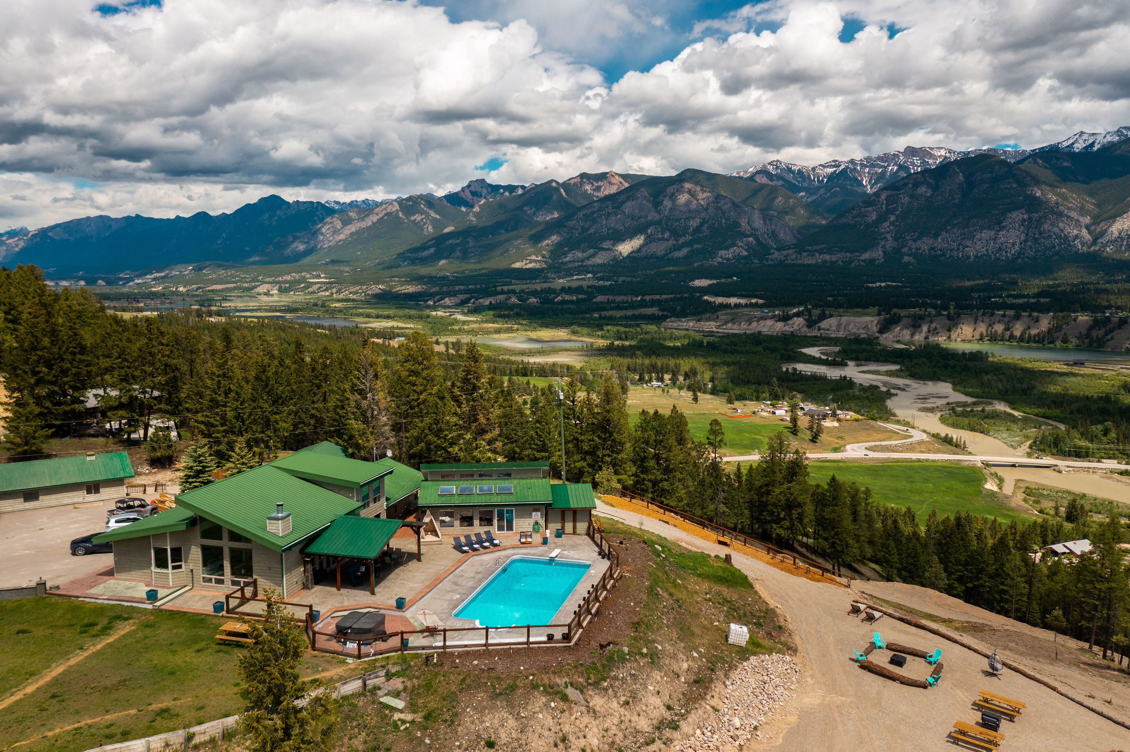 The Reimagine Ranch - Spectacular Mountain Acreage w/ pool.