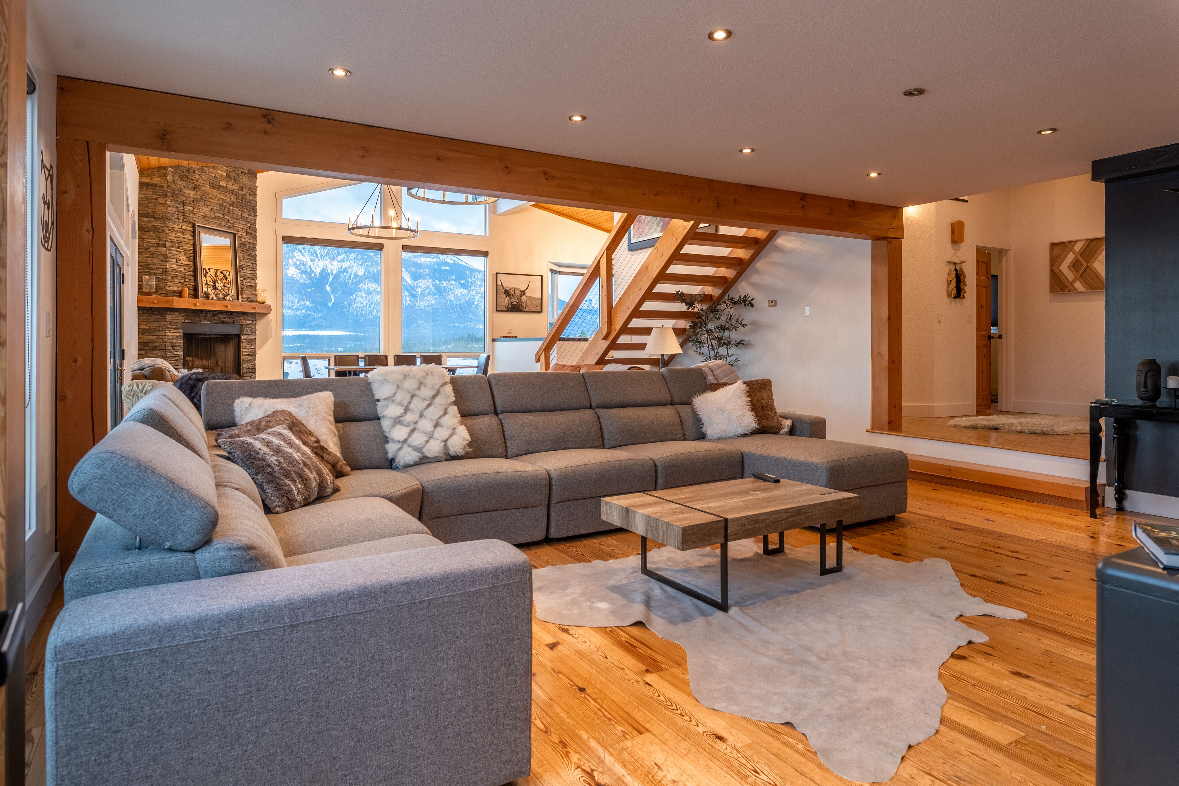 The Reimagine Ranch - Spectacular Mountain Acreage w/ pool.