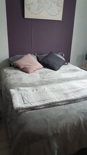 2 slaapkamers, een bureau, wifi