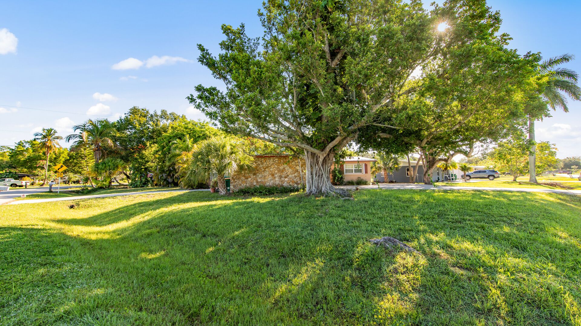 Minutes to Naples Beach and downtown