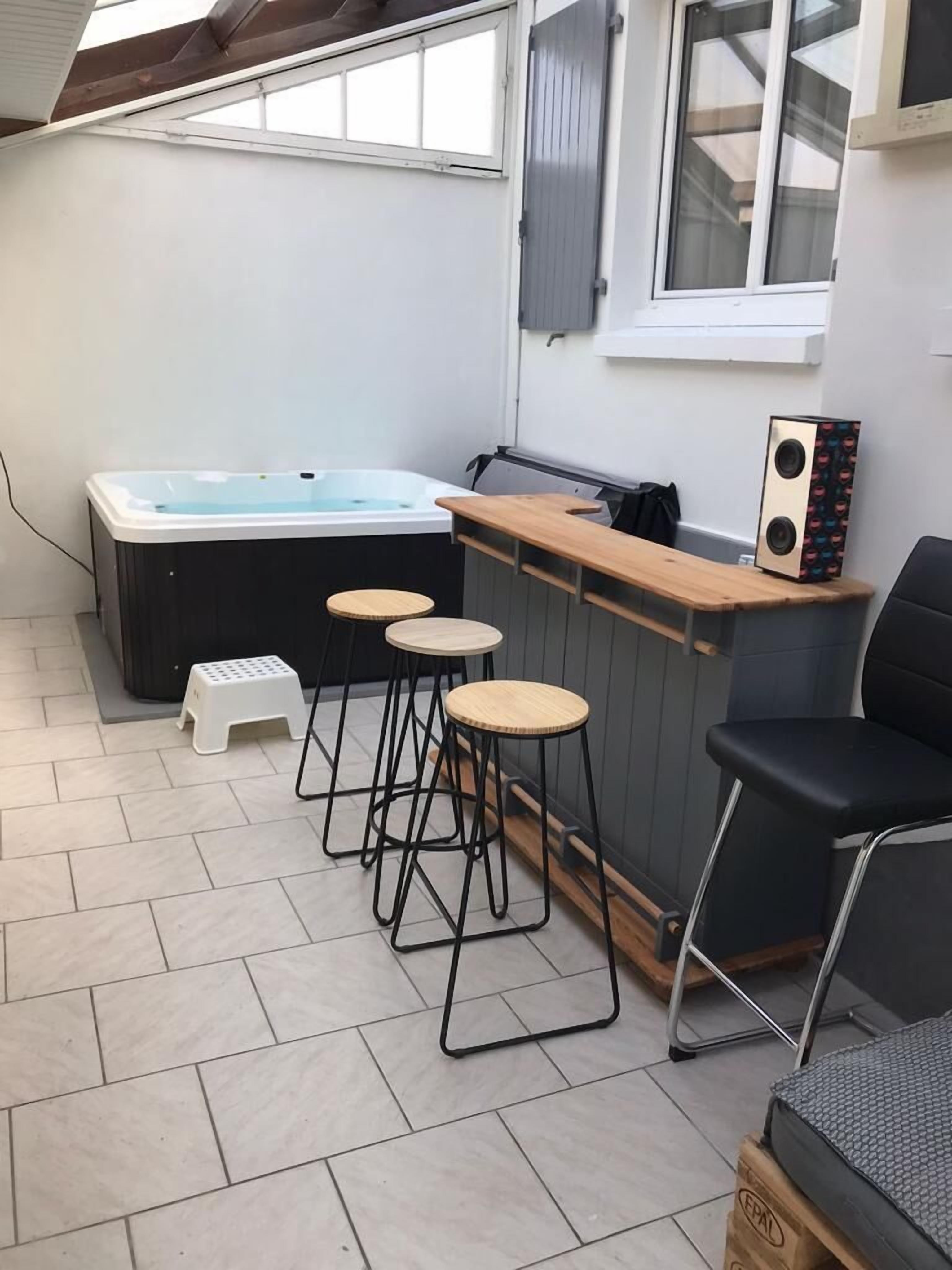 Gite 3ch Jacuzzi, Wifi, Bikes, Scooter (Nid de Ninie)