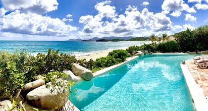 Villa La Mission - Magnificent 5-bedroom villa with private beach