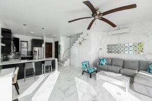 Smart TV - Positano beach front luxury villa (Providential)