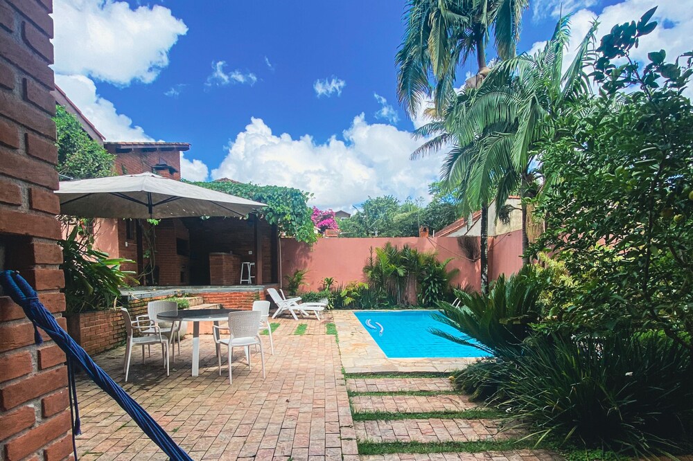 Refuge with pool and barbecue