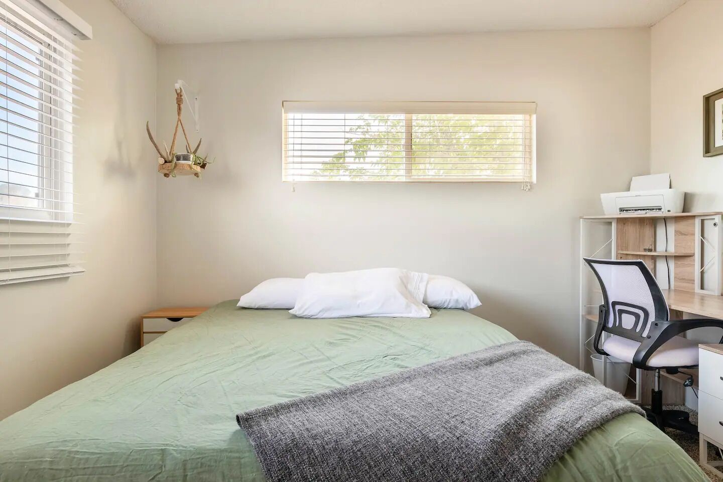 3 Schlafzimmer, Schreibtisch, Bügeleisen/Bügelbrett, Reisekinderbett