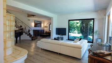 TV, tavolo da calcetto