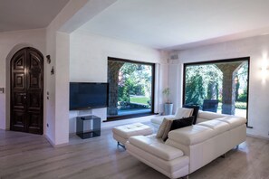 TV, tavolo da calcetto