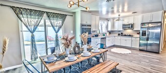 5 Stars Family Villa 6BR Game room! BIG backyard!