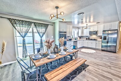 5 Stars Family Villa 6BR Game room! BIG backyard!