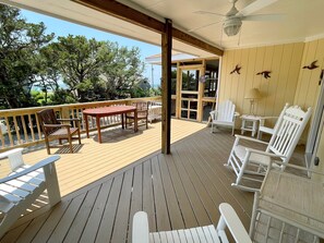 Outdoor dining - JoBell:  Spacious Newly Renovated Home (Ocracoke)