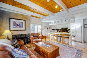 TV, fireplace - Ski-in/out hotel-condo with amazing mountain views, pool, hot tub, & balconies (Vail)