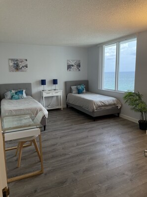 2 bedrooms, in-room safe, desk, iron/ironing board