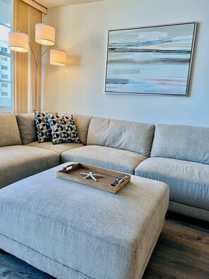 Smart TV - Beachfront Ocean view 2 bedroom 2 bath Condo in Hollywood Beach Sea Air Towers (Hollywood)