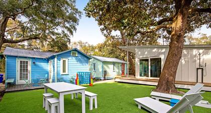 Comfy cottage near the beach with central AC, fast WiFi & yard - dog-friendly