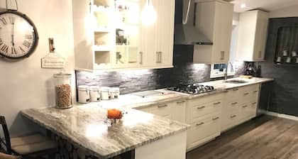 "Cottage Home On The River" 1 Bedroom
