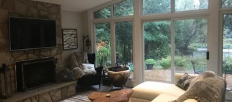 "Cottage Home On The River" 1 Bedroom