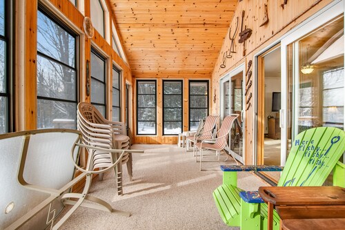 Lakefront haven with three living areas and WiFi