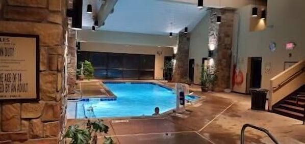 Innenpool, beheizter Pool