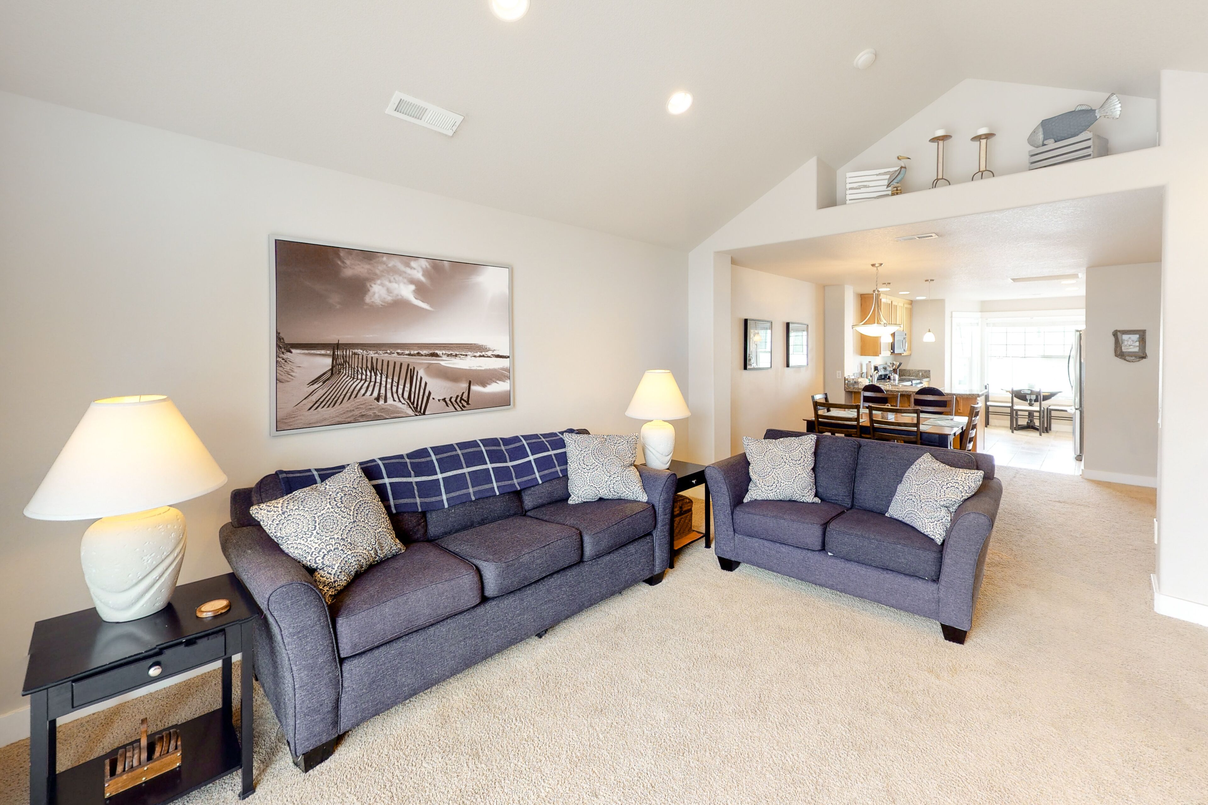 Cozy townhome with fast WiFi, deck, gas fireplace & great views