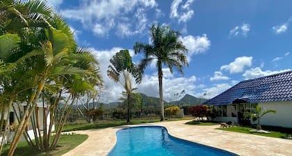 Peace and Quiet of Country Living - Pool / Jacuzzi - Close to Vibrant Town