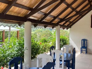 Outdoor dining - Peace and Quiet of Country Living - Pool / Jacuzzi - Close to Vibrant Town (Santa Cruz del Seibo)