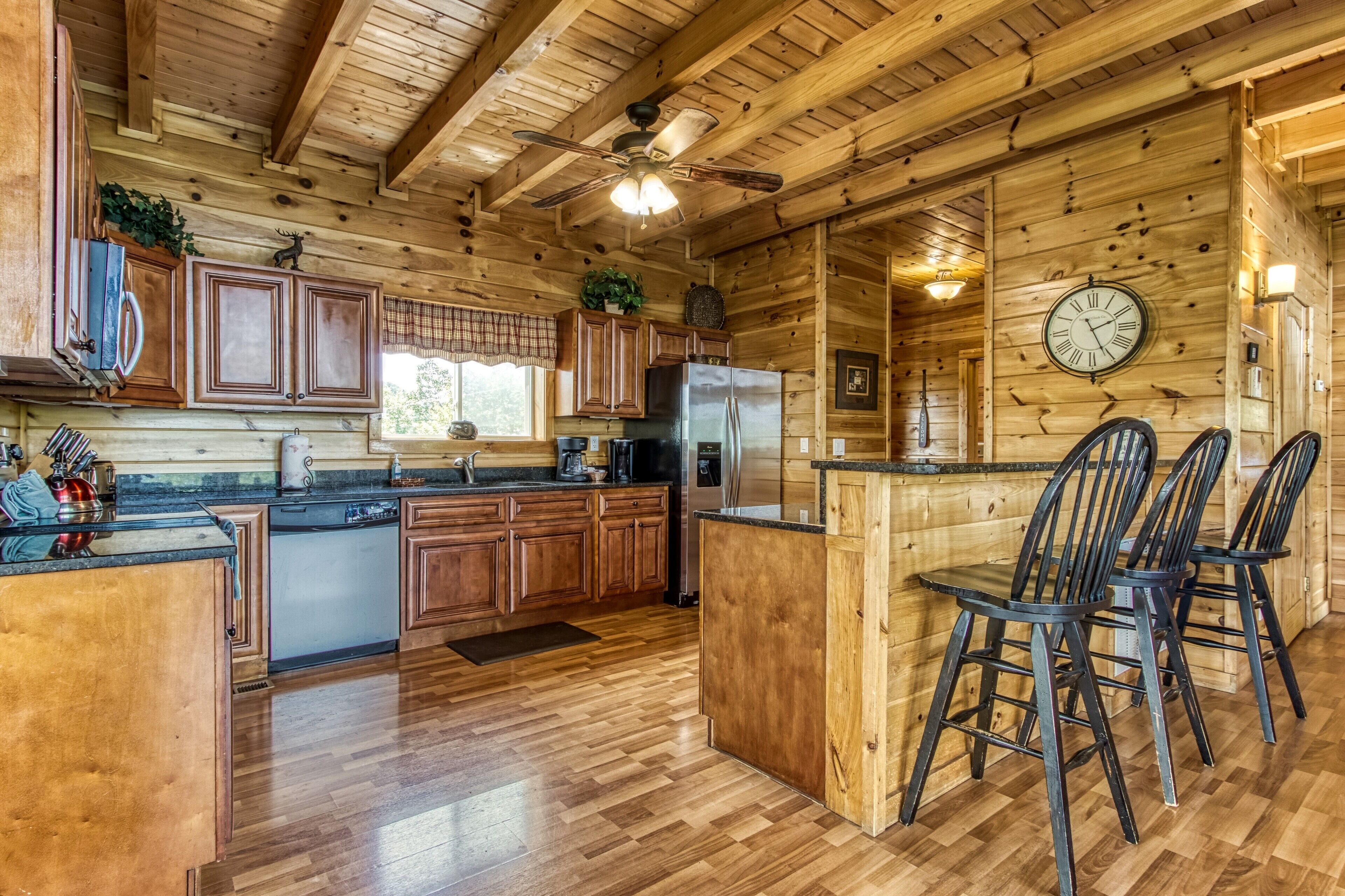 This cabin is a 6 bedroom(s), 4.5 bathrooms, located in Wears Valley, TN.