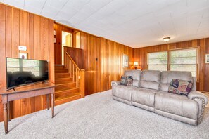 TV, fireplace, streaming services